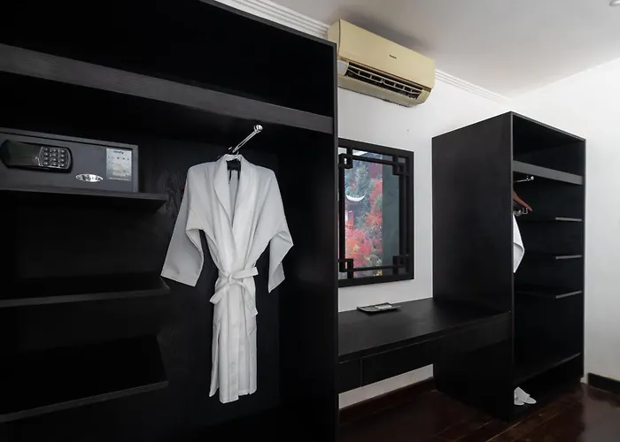 Hotel Four On Drupadi