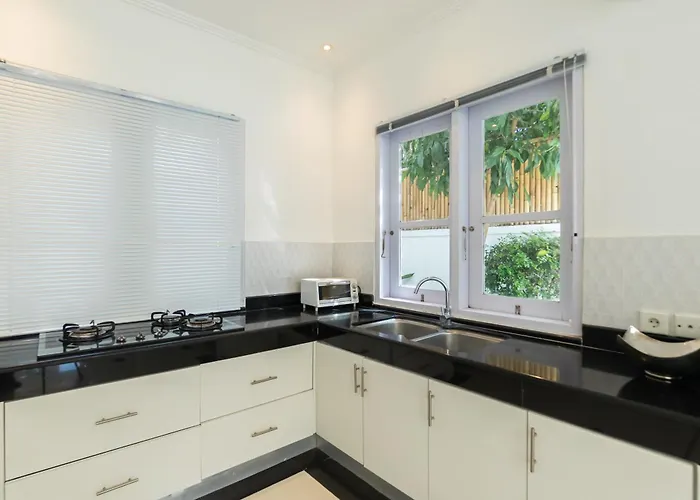 Hotel Four On Drupadi 5*