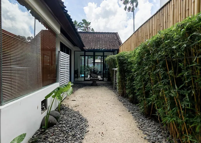 Four On Drupadi 5* Seminyak (Bali)