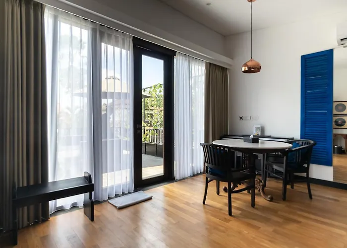 Hotel Four On Drupadi 5*